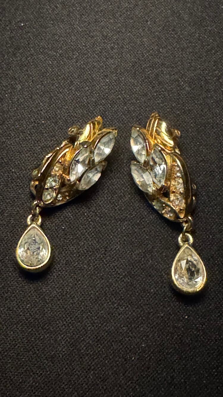 Vintage Crown Trifari Dangle Drop Crystal Clip On Earrings